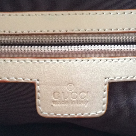 Gucci Floral Hobo π Small adorable purse! πΉπ - Picture 3 of 9